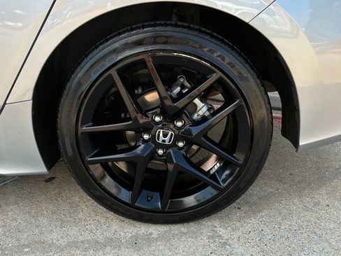 Used 2025 Honda Civic Sport image 9
