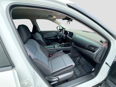 Used 2023 Nissan Rogue SV FWD image 29