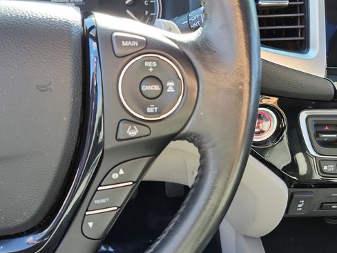 Used 2016 Honda Pilot Touring image 21