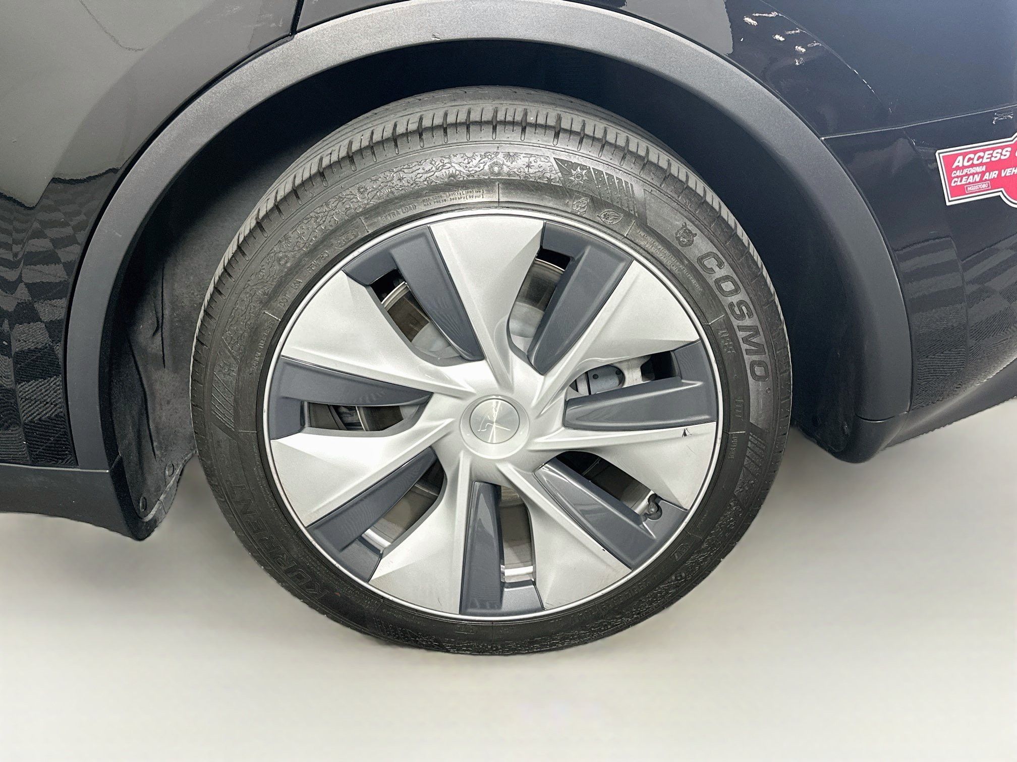 Used 2024 Tesla Model Y Long Range AWD/4WD image 11