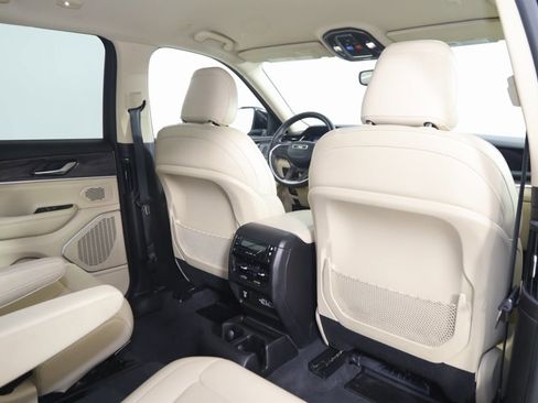 Used 2022 Jeep Grand Cherokee L Limited image 15