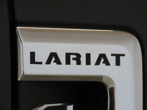 Used 2017 Ford F250 Lariat w/ Lariat Value Package AWD/4WD image 17