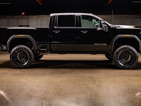 Used 2025 GMC Sierra 2500 AT4 image 11