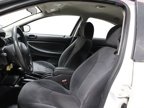 Used 2004 Dodge Stratus SE image 10