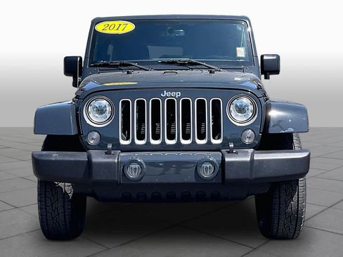 Used 2017 Jeep Wrangler Unlimited Sahara w/ Connectivity Group AWD/4WD image 4