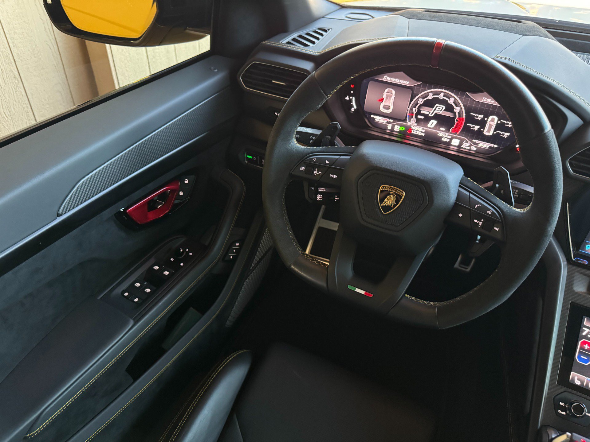 Used 2024 Lamborghini Urus Performante AWD/4WD image 55