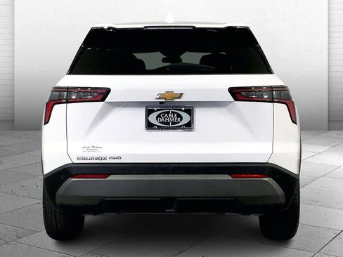 Used 2025 Chevrolet Equinox LT image 3