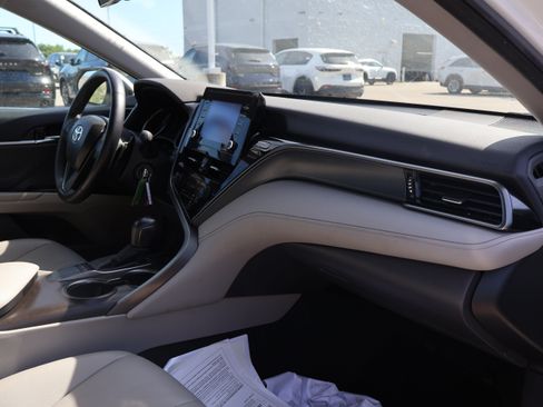Used 2023 Toyota Camry SE FWD image 9