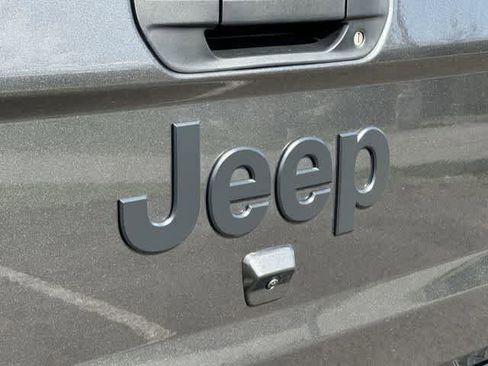 Used 2025 Jeep Gladiator Sport AWD/4WD image 26