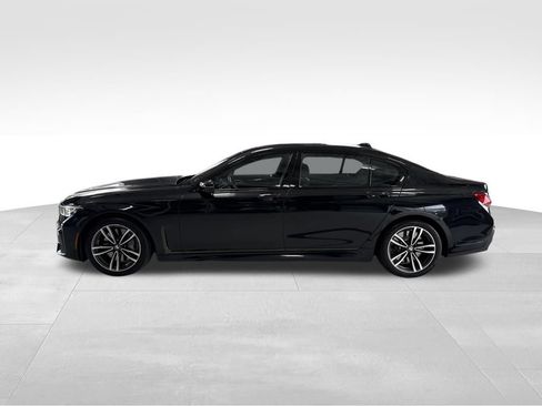 Used 2022 BMW 750i xDrive w/ M Sport Package AWD/4WD image 2