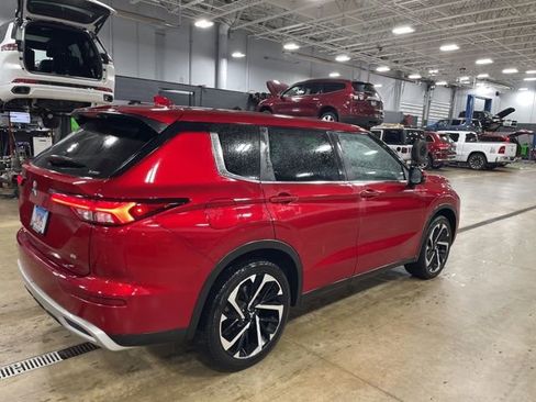 Used 2023 Mitsubishi Outlander SE AWD/4WD image 3