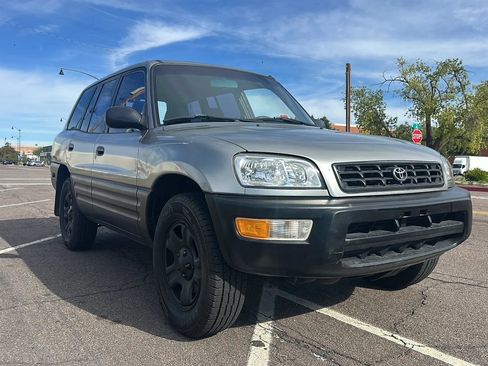 Used 1999 Toyota RAV4 2WD 4-Door w/ Value Pkg 1 image 2