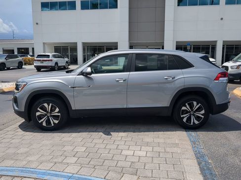 Used 2024 Volkswagen Atlas Cross Sport SE FWD image 6
