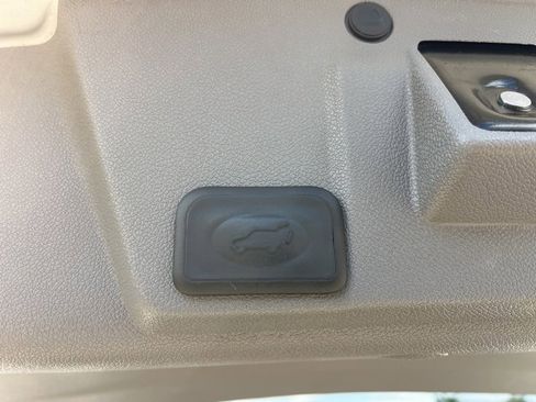 Used 2016 Chevrolet Traverse LT image 7