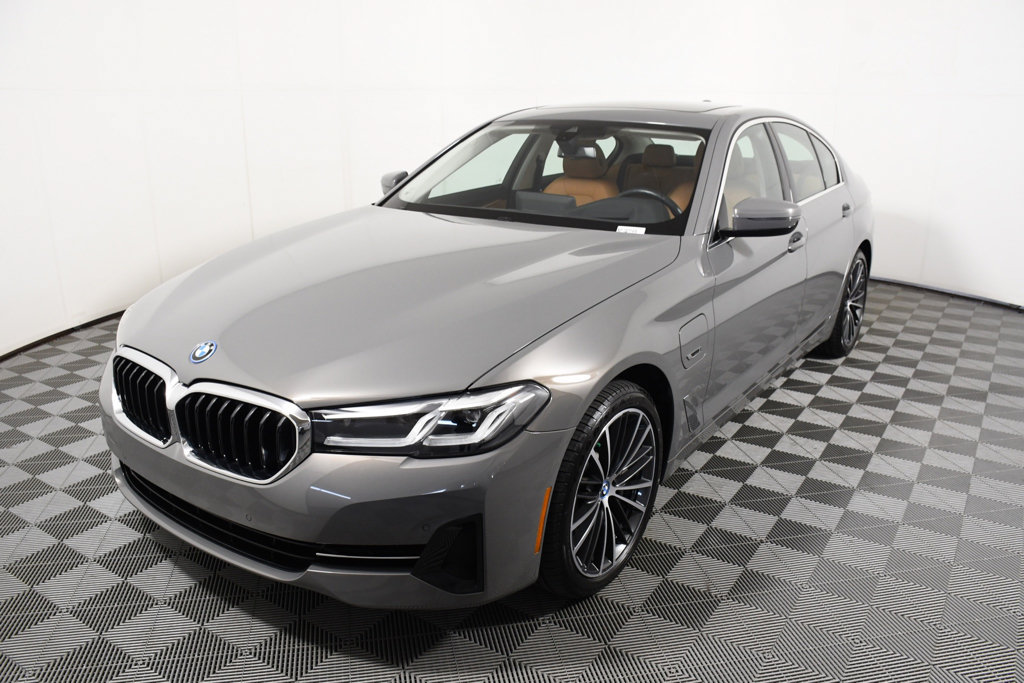 Used 2022 BMW 530e xDrive w/ Premium Package AWD/4WD image 1