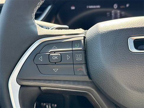 New 2025 Jeep Grand Cherokee Altitude image 30