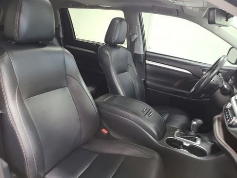 Used 2018 Toyota Highlander XLE AWD/4WD image 18