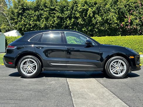 Certified 2025 Porsche Macan AWD/4WD image 9
