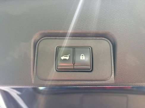 Used 2025 Nissan Rogue SV FWD image 19