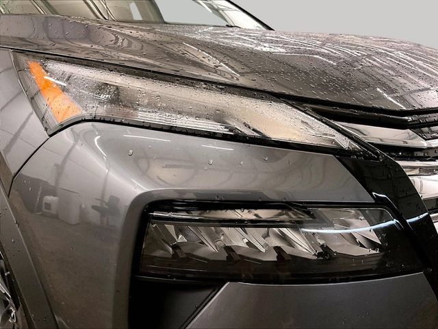 Used 2025 Nissan Rogue SV AWD/4WD image 27