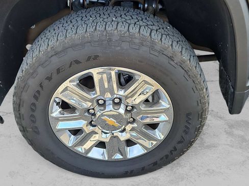 Used 2024 Chevrolet Silverado 2500 High Country image 12