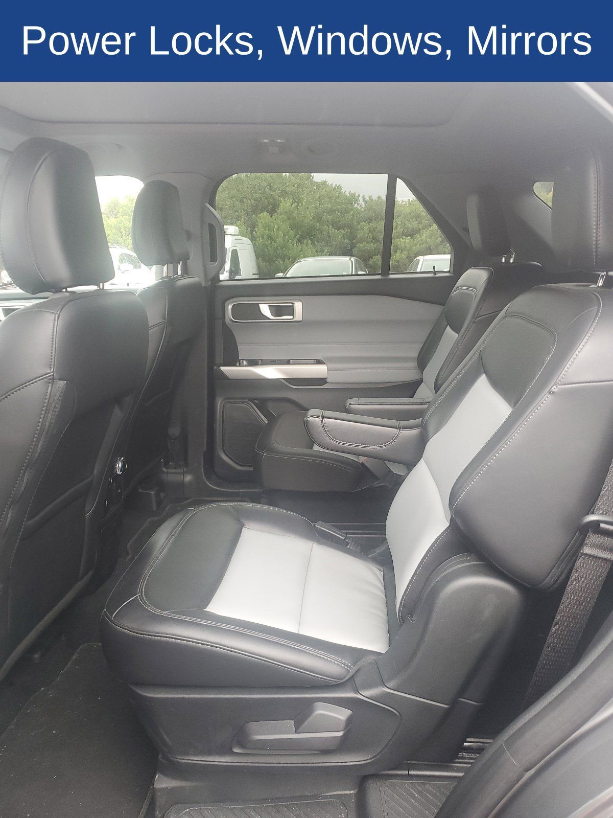 Used 2023 Ford Explorer XLT w/ Equipment Group 202A AWD/4WD image 17