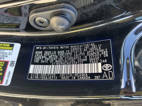 Used 2017 Toyota Corolla SE image 29