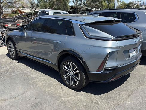 Used 2024 Cadillac Lyriq Luxury AWD/4WD image 3