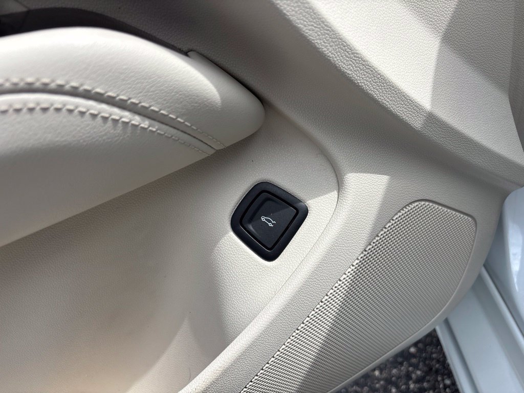 Used 2020 Cadillac CT4 Luxury w/ Sun And Sound Package RWD image 17