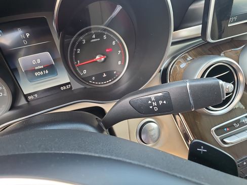 Used 2019 Mercedes-Benz GLC 300 image 24