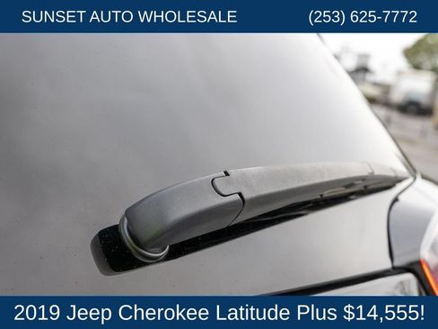 Used 2019 Jeep Cherokee Latitude Plus AWD/4WD image 28