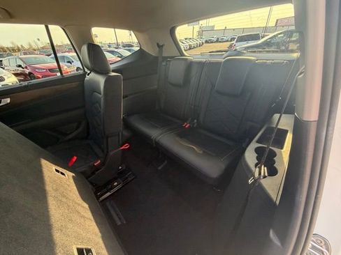 Used 2025 Volkswagen Atlas SE image 23