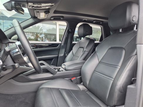Used 2019 Porsche Cayenne S AWD/4WD image 5