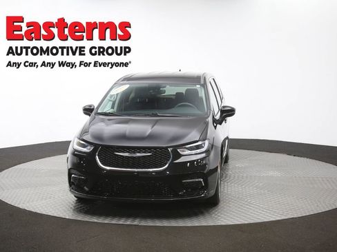 Used 2023 Chrysler Pacifica Touring-L FWD image 55