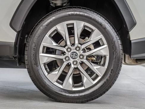 Used 2020 Toyota RAV4 Limited image 11