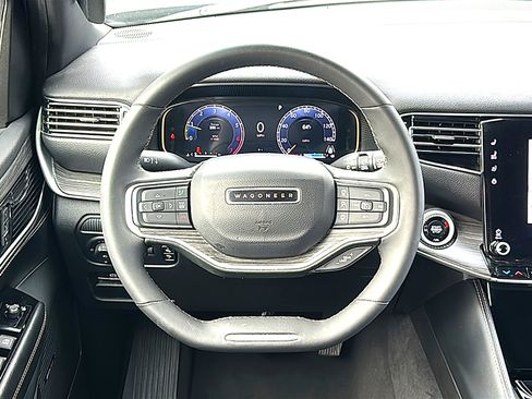 Used 2024 Jeep Wagoneer L Series II image 28