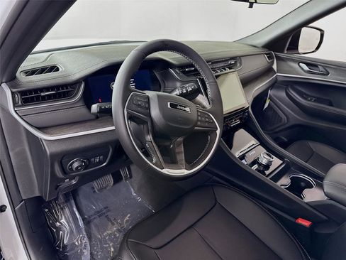 New 2025 Jeep Grand Cherokee L Limited w/ Black Appearance Package image 4