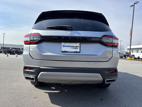 Used 2024 Honda Pilot Touring image 9
