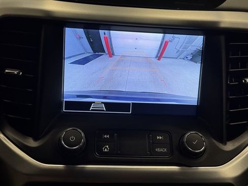 Used 2023 GMC Acadia SLE w/ Driver Convenience Package image 28