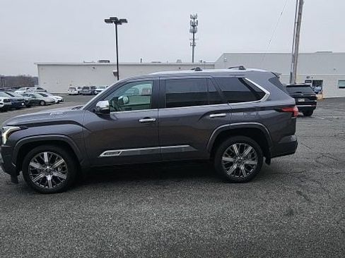 Used 2025 Toyota Sequoia Capstone image 5