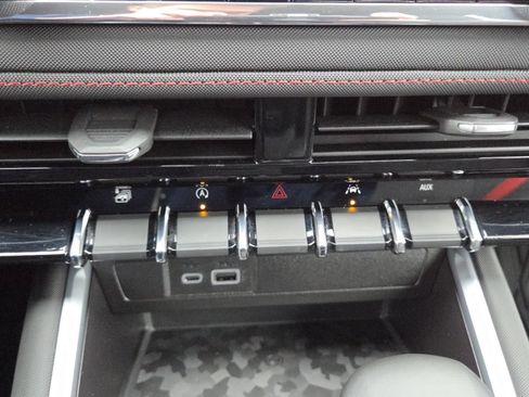 Used 2023 Chevrolet Colorado Z71 w/ Z71 Convenience Package 2 image 36