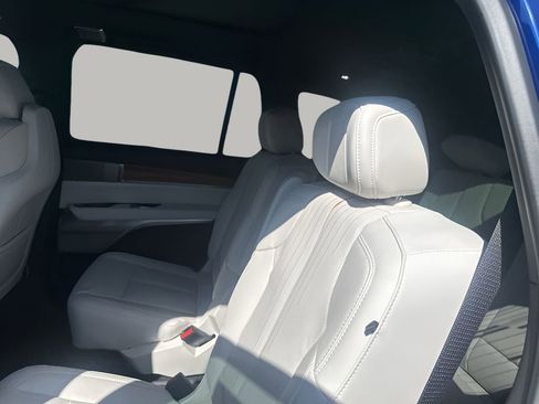 New 2026 Cadillac Vistiq Luxury w/ LPO, Floor Liner Package AWD/4WD image 21