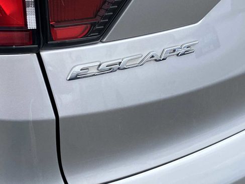 Used 2017 Ford Escape SE image 14