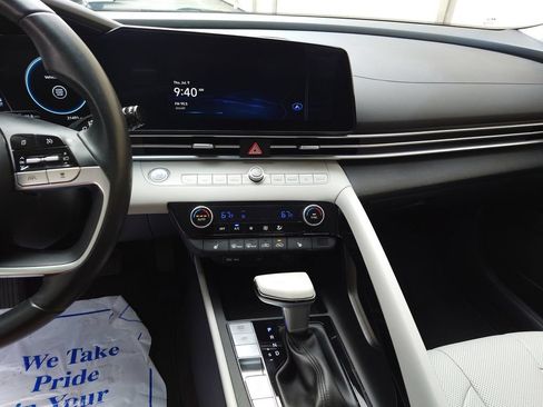 Certified 2023 Hyundai Elantra Limited FWD image 18