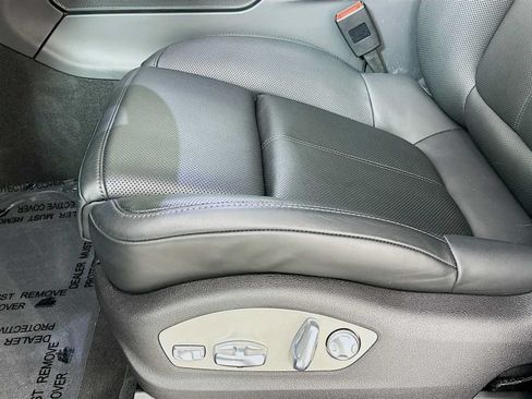 Certified 2026 Porsche Macan AWD/4WD image 12
