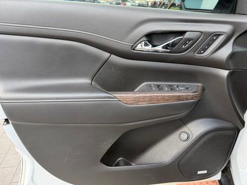 Used 2021 GMC Acadia Denali w/ Denali Ultimate Package image 9