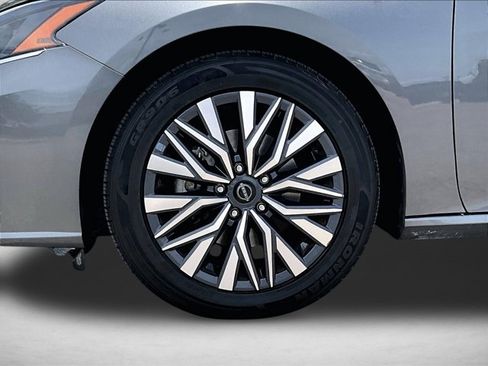Used 2024 Nissan Altima 2.5 SV FWD image 10