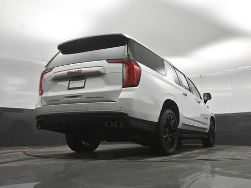 Used 2022 GMC Yukon XL Denali AWD/4WD image 37
