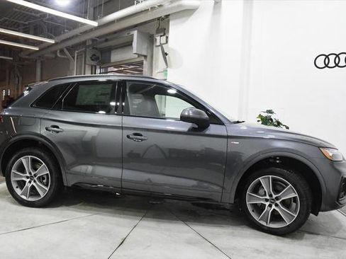 Certified 2025 Audi Q5 2.0T Premium w/ Convenience Plus Package image 39