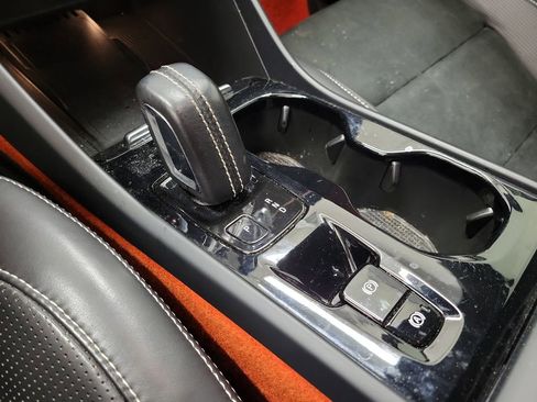 Used 2019 Volvo XC40 T5 R-Design image 31